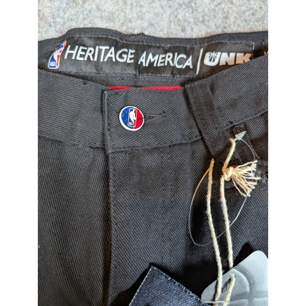 NBA UNK Mens Jeans Chicago Bulls Embroidered Y2K Shorts Black W34 Patches NWT - Picture 6 of 14